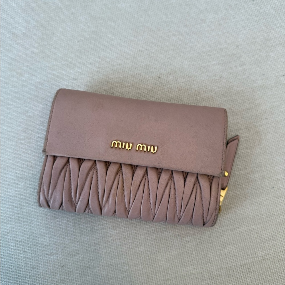 MIU MIU Matelassé Wallet in Cammeo Nude
